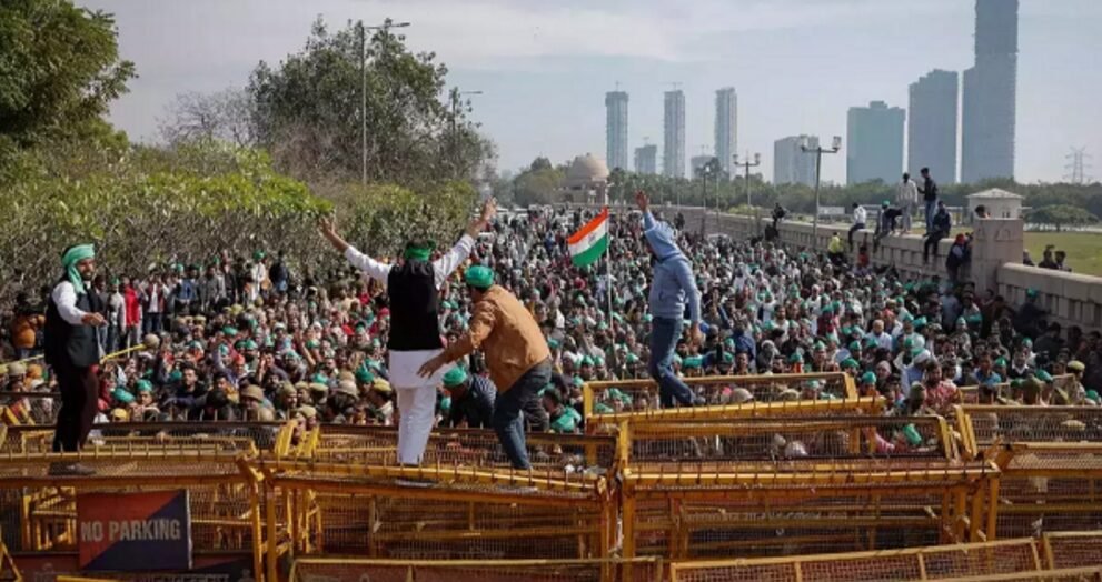 Dayitva Media - Noida Delhi Farmers Protest